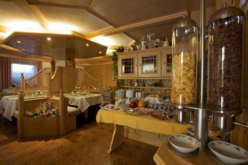 Albergo Bellaria Карано Экстерьер фото